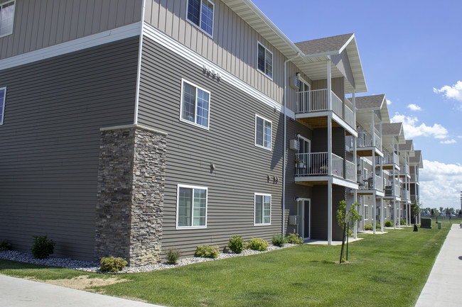 Westdale Apartments in Wahpeton, ND - Foto de edificio - Building Photo