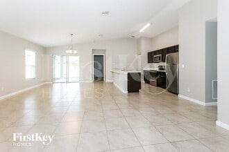 2219 SW Haycraft Cir in Port St. Lucie, FL - Foto de edificio - Building Photo