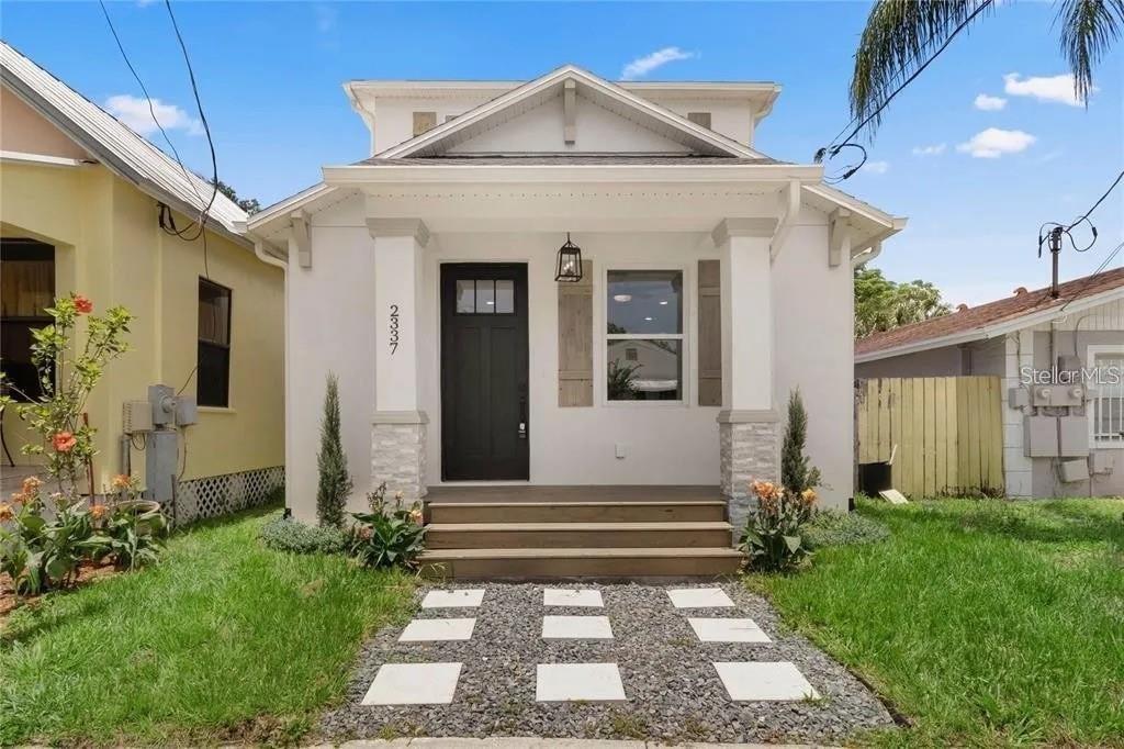 2337 W Walnut St in Tampa, FL - Building Photo
