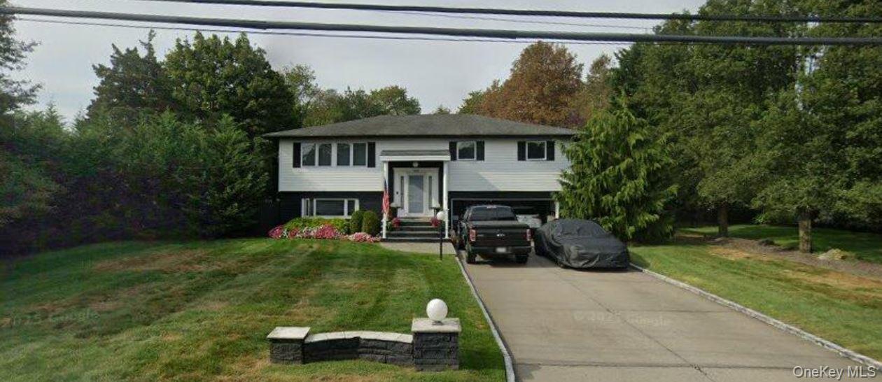 804 Hampshire Rd in Bay Shore, NY - Building Photo
