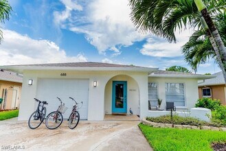 688 106th Ave N in Naples, FL - Building Photo - Building Photo