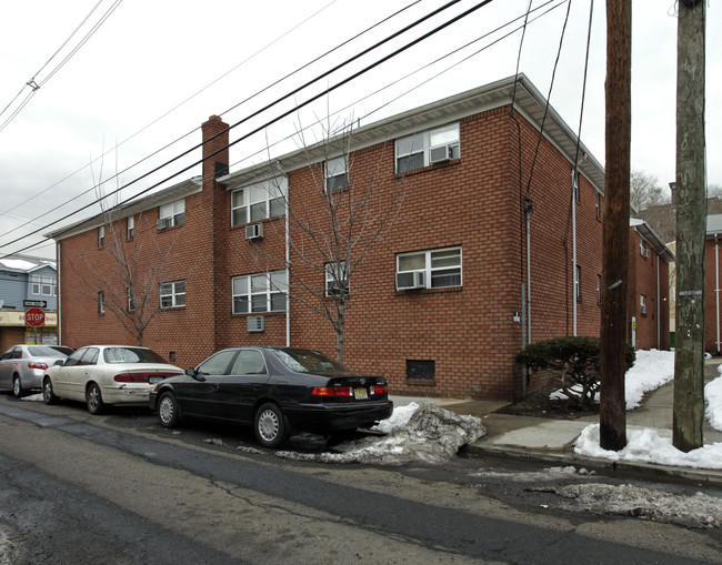 5600-5606 Jefferson St in West New York, NJ - Building Photo - Building Photo