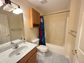 883 Meadows Dr in Jackson, MI - Building Photo - Building Photo