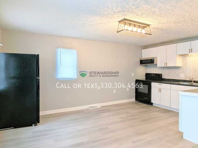 15265 Lincoln Way W in Dalton, OH - Building Photo - Building Photo