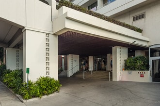 The Ilikai Residential in Honolulu, HI - Building Photo - Building Photo