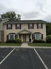 834 Patrick Henry Dr in Blacksburg, VA - Foto de edificio - Building Photo
