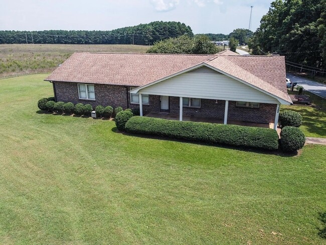 600 Garrison Rd in Pelzer, SC - Building Photo - Building Photo