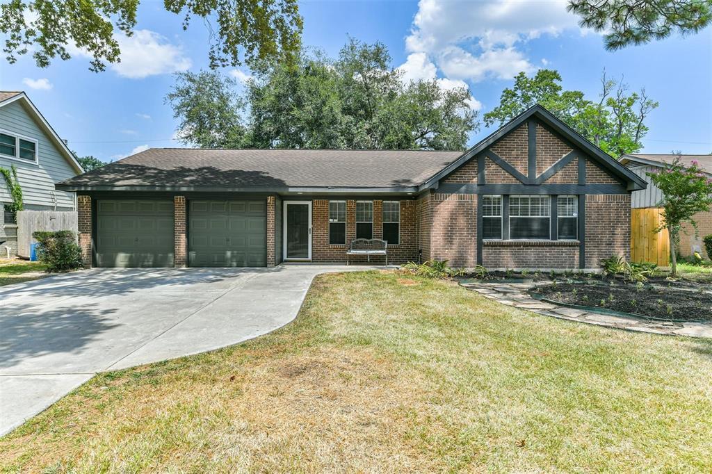 408 Christina Ln in Friendswood, TX - Building Photo