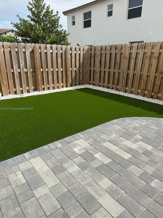 12221 NW 23rd Pl in Miami Shores, FL - Building Photo - Building Photo