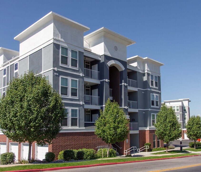 Hills at Renaissance in Woods Cross, UT - Building Photo