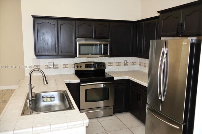 1521 NW 105th Ave in Plantation, FL - Building Photo - Building Photo