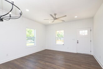 19501 S Hill St in Cornelius, NC - Building Photo - Building Photo