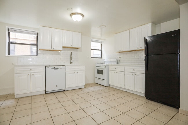 1658 W Pratt Blvd in Chicago, IL - Building Photo - Building Photo