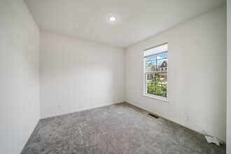 356 S Pointe Ave in South Elgin, IL - Building Photo - Building Photo