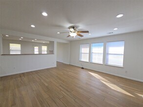 4902 Mill Creek Dr in Baytown, TX - Building Photo - Building Photo