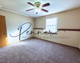 132 N Crest Dr in Raymore, MO - Building Photo - Building Photo