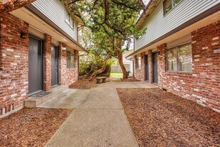 4311 Plomondon St, Unit 2 in Vancouver, WA - Building Photo