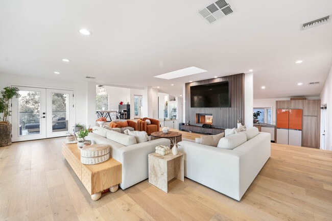 3541 Multiview Dr in Los Angeles, CA - Building Photo - Building Photo