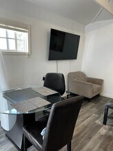 340 1/2 Rennie Ave in Venice, CA - Building Photo - Building Photo