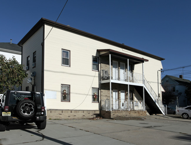 542 3rd Ave in Elizabeth, NJ - Foto de edificio - Building Photo