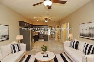 2202 SW Suncatcher Rd in Lee's Summit, MO - Building Photo - Building Photo