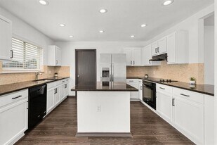 7525 Springtime Trail in Austin, TX - Building Photo