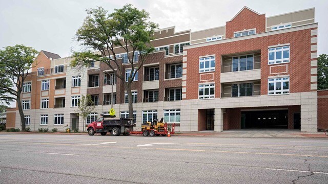 1202 Waukegan Rd in Glenview, IL - Building Photo