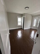 10705 Greenlawn Ave in Cleveland, OH - Building Photo - Building Photo