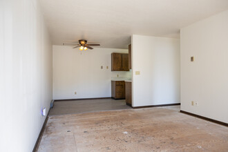 Winnie Apartments in Fargo, ND - Building Photo - Interior Photo