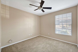 231 W Horizon Ridge Pkwy in Henderson, NV - Foto de edificio - Building Photo