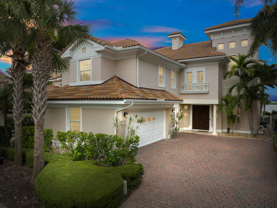 5510 E Harbor Village Dr in Vero Beach, FL - Foto de edificio