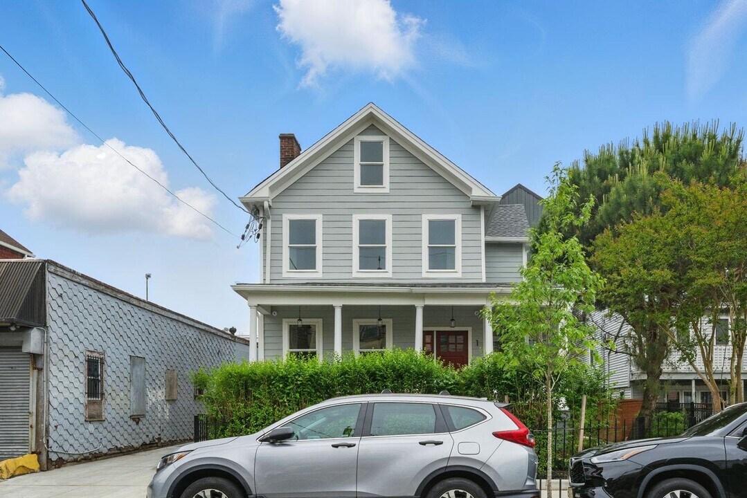 11 Beacon Ave in Jersey City, NJ - Building Photo