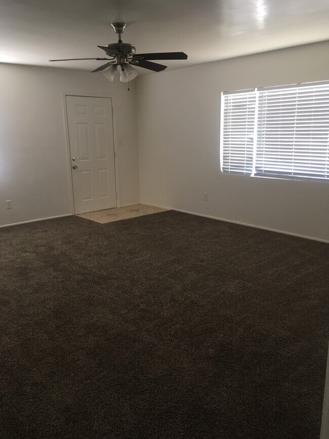 718 Woodrow Ave in Bakersfield, CA - Building Photo - Building Photo