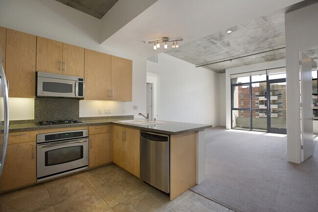 1050 Island Ave in San Diego, CA - Building Photo - Building Photo