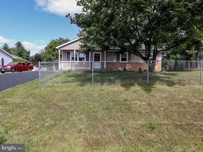 208 Crest Cir in Winchester, VA - Building Photo - Building Photo