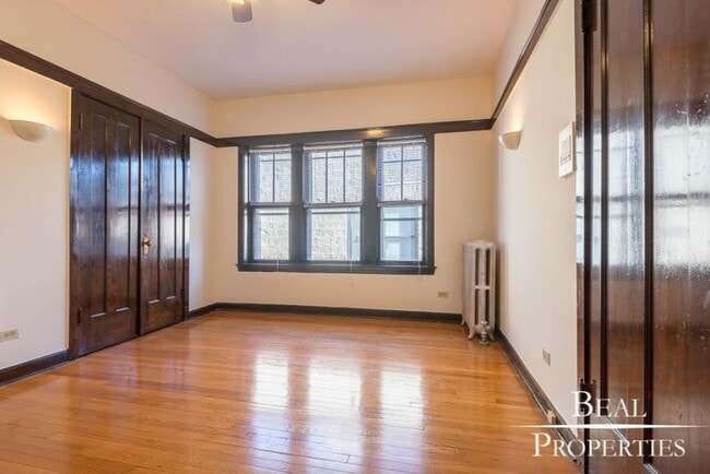 property at 816 W Waveland Ave