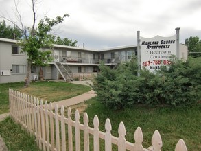 Highland Square Apartments in Lakewood, CO - Building Photo - Building Photo