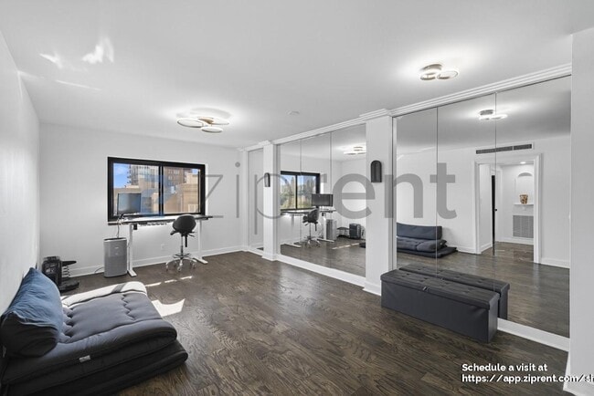 2285 Peachtree Rd in Atlanta, GA - Building Photo - Building Photo
