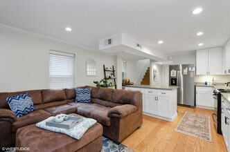 1946 W Race Ave, Unit Coach House in Chicago, IL - Building Photo - Building Photo