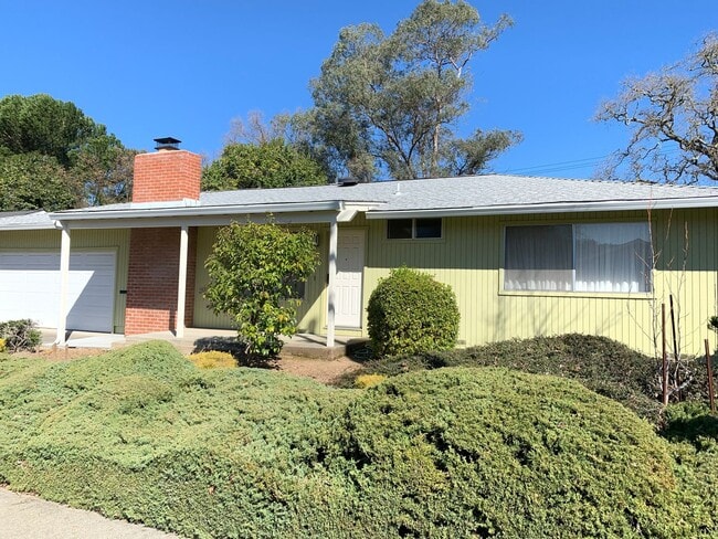 7413 Oak Leaf Dr in Santa Rosa, CA - Building Photo - Building Photo
