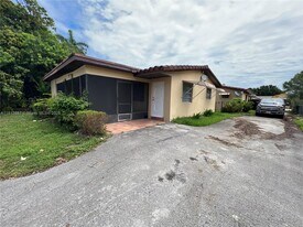 5133 SW 43rd Terrace in Fort Lauderdale, FL - Building Photo