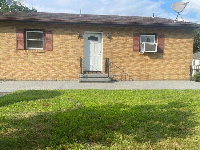 35 Houghton St in Waterbury, CT - Building Photo - Building Photo