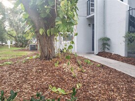 7100 Waterside Dr in Tampa, FL - Building Photo