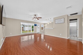 647 Hollandbridge Ln in Houston, TX - Building Photo - Building Photo