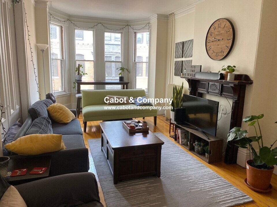 34 Isabella St, Unit 4A in Boston, MA - Building Photo