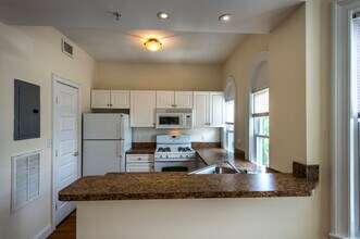 38 Gardner St, Unit 53-3 in Boston, MA - Building Photo - Building Photo