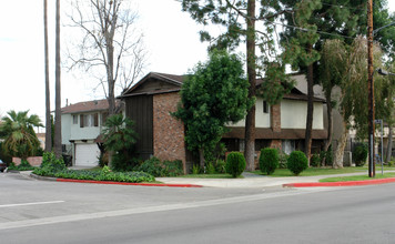 6424 Hazeltine Ave in Van Nuys, CA - Building Photo - Building Photo