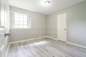 9196 White Oak Dr in Conroe, TX - Foto de edificio - Building Photo