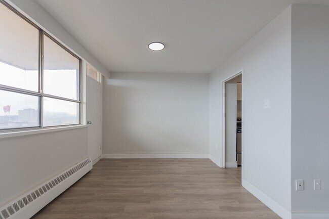 Centennial Towers in Toronto, ON - Building Photo - Interior Photo