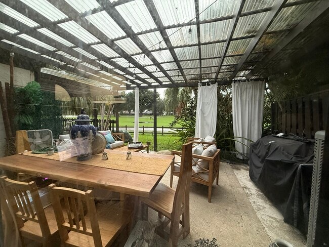 1420 W Sandpiper Cir